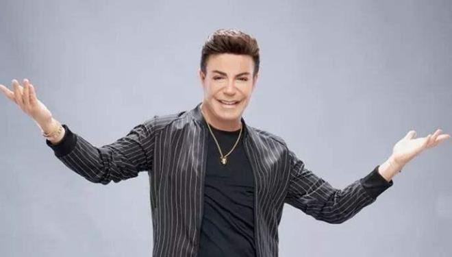 Her paylam olay olan Fatih rek, 100 milyon TL'ye sata koyduu evini ilk kez gsterdi. Saray yavrusu evinin dekorasyonu ise takipilerini ikiye bld. te Fatih rek'in milyonluk evi.