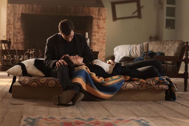 Tayfun'un ei layda'nn adresini renen Ademolu erkekleri, oraya gitti. Bir ekilde layda'y onlara yardm etmesi iin ikna eden mer ve Reat, ondan bir adres rendi.    Ayn anlarda polisler de Reat'a Tayfun'un Beykoz'da arabay brakt yeri bulduklarn haber verdi.