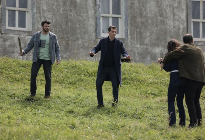 Cam krp ieri girmeye alan mer, Gamze'nin yardm lklarn duyup Tayfun ile onun peinden gitti.    Eline bak alan Tayfun, "Yaklarsanz ldrrm" derken; Reat "Sz veriyoruz sana bir ey olmayacak. Brak o ba" dedi. Onlar dinlemeyen Tayfun'un zayf anndan faydalanan Gamze, dirsek atp elinden kurtuldu.