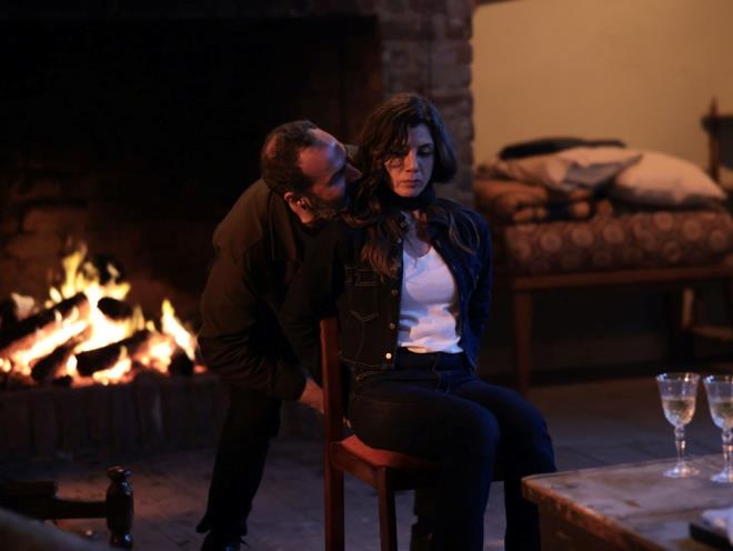 Bu srada kendisine pizza yedirmeye alan Toygun ile konumaya alan Gamze, bir olu olduunu ve kendisini merak ettiini syledi.    ocuu olmadn ve adnn Toygun olduunu  syleyen sapk, Gamze'nin polise gittiini duyunca glmeye balad