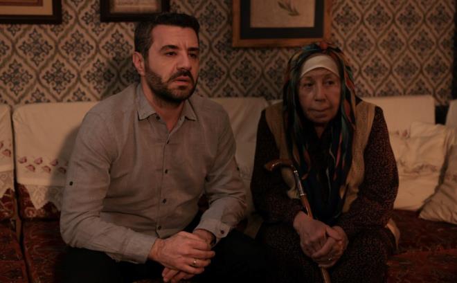 Evde duramayan Reat ve Tahir de soluu mer'in yannda alrken; mer, adamn adresini bulduklarn ancak polisin kendisine bilgi vermediini syledi.    Bu srada mer, babasn bilgi almas iin ikna ederken; Gamze de Tayfun'a mer'i ok sevdiini ve onsuz bir dakika bile geirmek istemediini ifade etti.