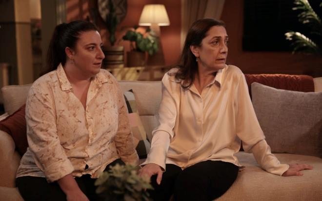 Nuran ve Fatma Hanm da durumu renip paniklerken; mer de ne yapacan bilemez bir halde Tahir'e haber verdi.    Herkes Gamze iin seferber olurken, mer de karakolda sapn adnn Tayfun olduunu ve hakknda eski ei layda tarafndan koruma karar karldn rendi.