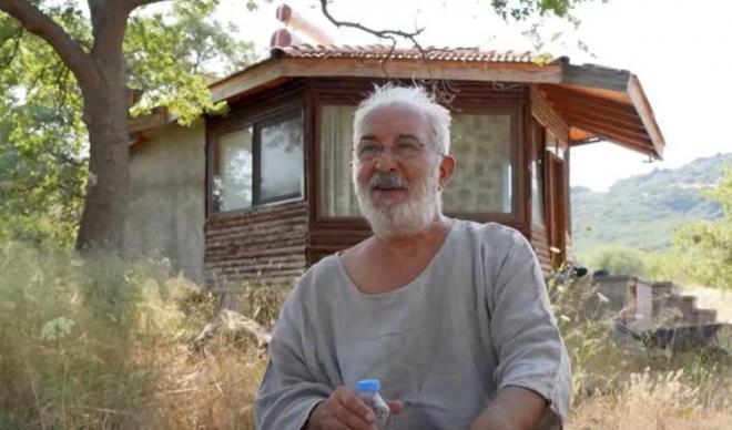 Kuzey Ege'nin en gzel blgelerinden Assos?ta yaayan Ali Srmeli 41 yldr doann iinde dingin bir yaantya sahip.