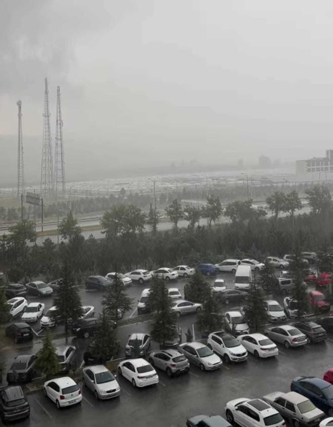 Malatya?da le saatlerinde etkili olmaya balayan saanak, kentte hem ara hem de yaya trafiini olumsuz etkiledi.