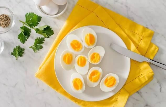 JAPON OCUKLAR KAHVALTIDA 6 YUMURTA MI YYOR?    zellikle Facebook ve Linkedin adl platformlarda sklkla Japon ocuklarn kahvaltda 6 yumurta yedii iddia edildi.