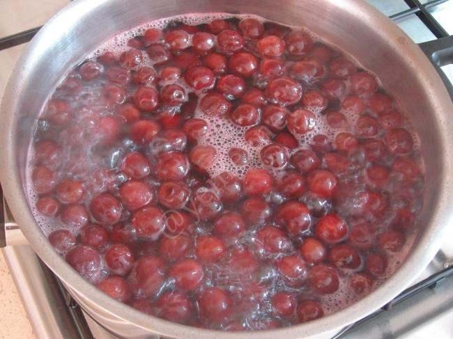 Kalp krizi ve fel gibi lmcl durumlar nlemede etkili olan vine suyunun, ierdii polifenoller sayesinde kalp-damar sistemi saln koruduu belirtiliyor.