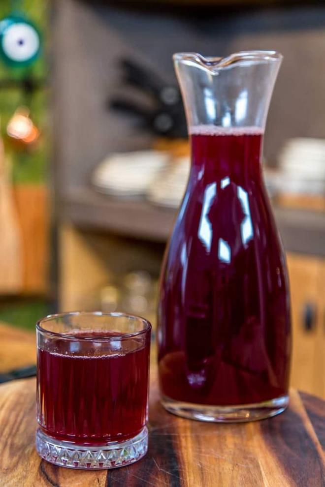 Vine aacnn dallarn dolduran bu vineler, vine suyu halinde hem ocuklarn hem de hastalarn severek tkettii bir iecek olur. Hastalara ifa, ocuklara vitamin, dileyen herkese lezzet ve salk datan vine suyu, hakknda yaplan bir aratrma sayesinde kalp krizinin nne geebilirsiniz.