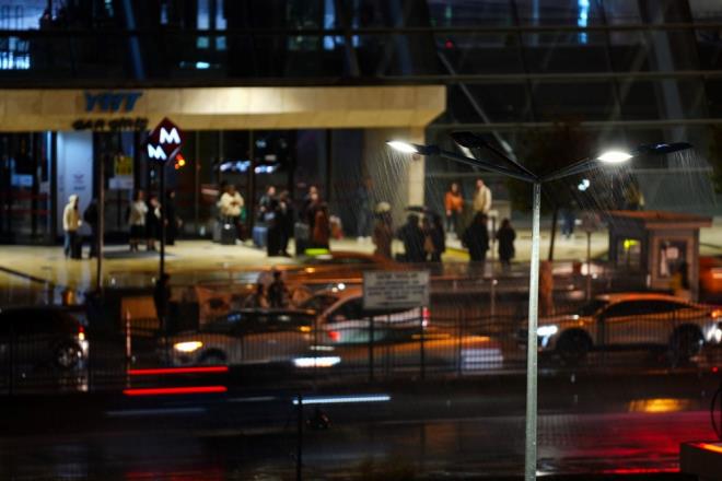 ANKARA    Bakentte gece saatlerinde yamur yad.    Yamur nedeniyle baz vatandalar zor anlar yaad.