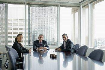 Twitter'da #beyazyakal hashtagiyle paylalan mesajlar byk ilgi grd. Genelde hizmet sektrnde ve plazalarda alan eitimli kesimin gnlk i hayatlarna dair dncelerini mani eklinde twitter'da paylamalar okuyanlar gldrd.