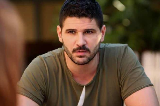 42 yandaki nl oyuncu ve model Tolgahan Sayman, getiimiz gn Saba Tmer'le adl YouTube programna konul oldu ve arpc aklamalarda bulundu.