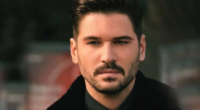 Bakalarnn baklarn stnde hissetmekten de rahatsz olduunu syleyen oyuncu, bunu muhatabna sylemekten de ekinmezmi.