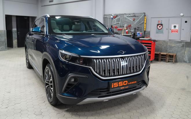 Trkiye elektrikli otomobil pazarnda nisanda sat lideri 3 bin 3 adetle Togg olmaya devam etti. Elektrikli otomobil pazarna model bazl bakldnda nisanda satlarda Togg T10X'in ardndan 739 adetle SsangYong Torres ve 361 adetle BMW X1 yer ald.