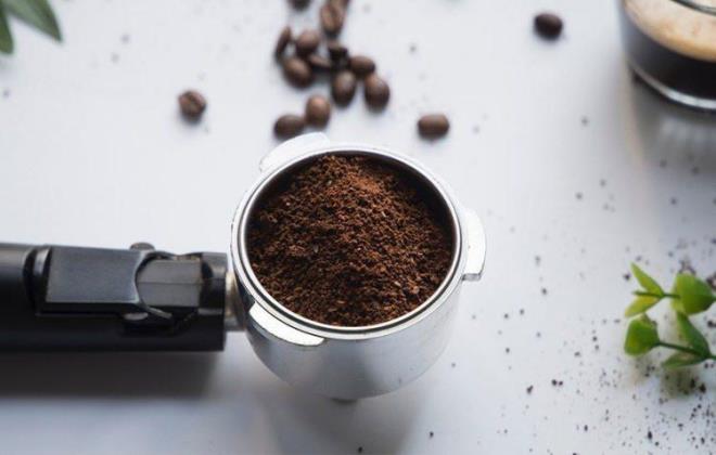 al, dengeli iilen kahvenin karacier iinde olduka faydal olduunu belirtiyor. "Alanin aminotransferaz (ALT), karacierdeki hcreler tarafndan retilen bir enzim olarak tanmlanyor. Yiyeceklerin enerjiye evrilmesinde ve metabolizmada nemli bir role sahip.