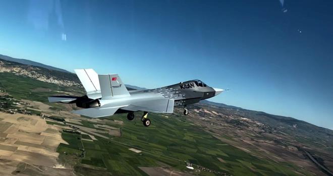 KAAN'NIN TEKNK ZELLKLER    Maksimum Seyir Hz: 1,8 Mach  rtifa Tavan: 55.000 ft  G Limitleri : +9g/-3,5g  Dahil Silah Yuvas  Sperseyir Kabiliyeti  Dk Radar zi  oklu Grev Profili  Hava-Hava Kabiliyeti  Hava-Kara Kabiliyeti