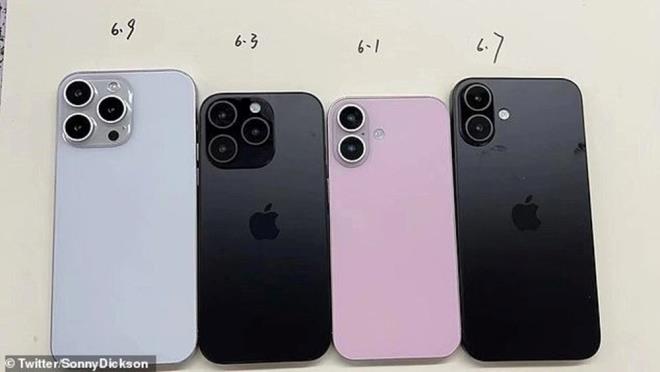 IPHONE 16'NIN LK SIZINTISI    Daha nce maketi ve renkleri szdrlan iPhone 16 modellerinin bu kez grntleri szdrld.    Fotorafta  iPhone 16, iPhone 16 Plus, iPhone 16 Pro ve iPhone 16 Pro Max yer alyor.    Standart iPhone 16 ve iPhone 16 Plus'n 6,1 in ve 6,3 in olduu belirtiliyor.