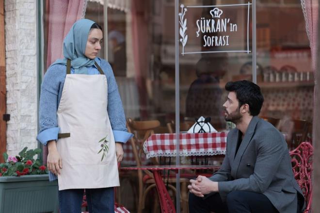 "BANA YLEMEK N NEDEN VER NSA"    mer son blmde; Hakan'n yaralandn duyan Nisa hastaneye koup ona "Sen lrsen ocuklar da ben de mahvolurum. Belki sen iyileirsen yeniden deneriz" dedi.    Nisa'nn szlerini duyan Hakan ise gzlerini ap "Bir daha sizi gremeyeceim diye ok korktum. Nisa bana iyilemek iin bir neden ver. Sen benden nefret ederken yaamak iimden gelmiyor" dedi.    Hakan tam Nisa'y barmak iin ikna ederken; doktor gelip Hakan'n durumunun gayet iyi olduunu syledi.