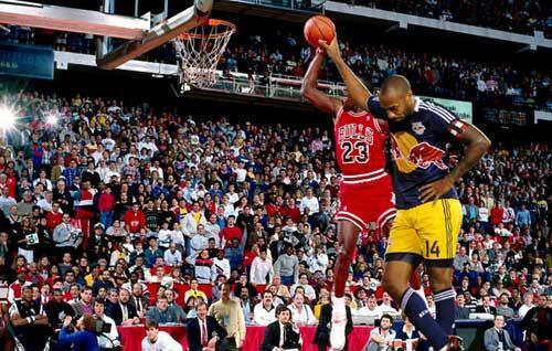 Thierry Henry, yapt gol sevinciyle bir anda twitter'a damga vurdu.