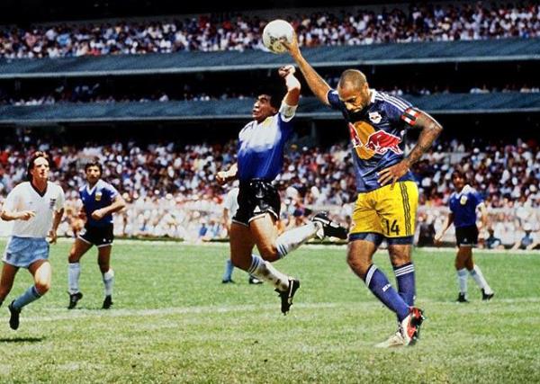 Henry'nin takm New York Red Bulls'un Toronto'ya kar oynad mata att golden sonra sadece kale direine yaslanarak  verdii poz, internet fenomeni haline geldi.