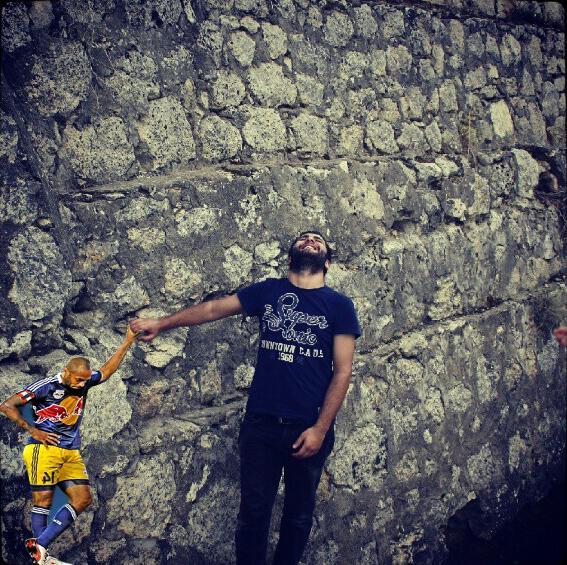 Thierry Henry, yapt gol sevinciyle bir anda twitter'a damga vurdu.