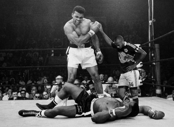 Thierry Henry, yapt gol sevinciyle bir anda twitter'a damga vurdu.