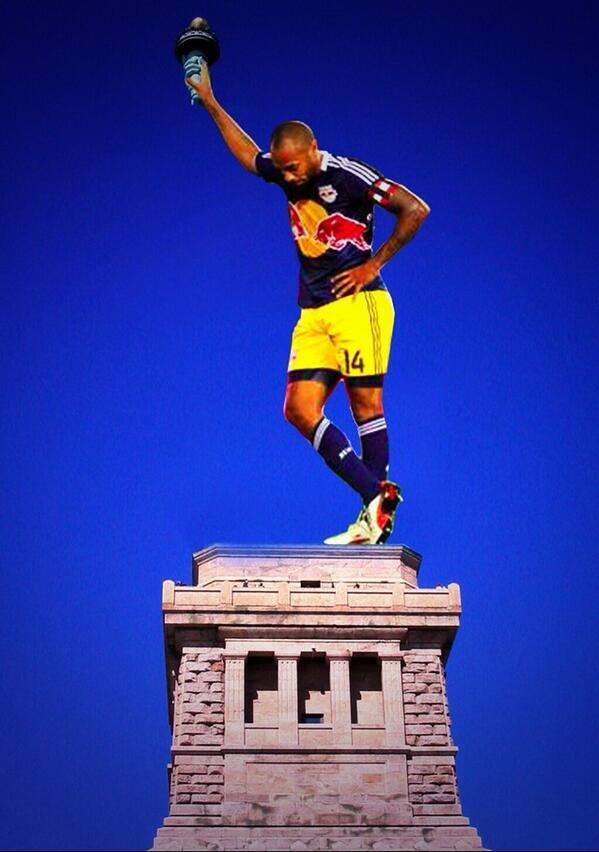 Thierry Henry, yapt gol sevinciyle bir anda twitter'a damga vurdu.