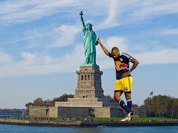 Thierry Henry, yapt gol sevinciyle bir anda twitter'a damga vurdu.