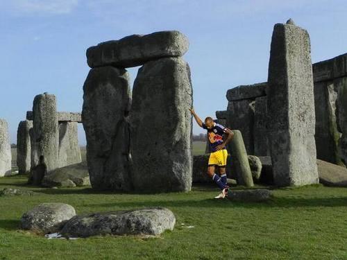 Thierry Henry, yapt gol sevinciyle bir anda twitter'a damga vurdu.