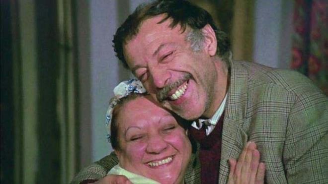 ldn syleyemezdim nk babamn Kemal Abi'nin cenazesindeki perian hali gzmn nnden hi gitmiyordu. Film ekimi iin ehir dnda ve megul olduunu syledim. Babam o zamanlarda hep len arkadalarnn hayatta olduunu sand.