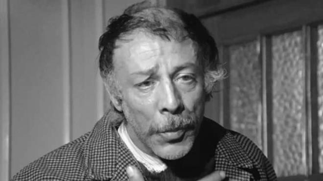 "Kendini bakalarna beendirme zorunluluu hissediyor insan. Hem de farkna varmadan... yle ki sahnede samimiyetimi kaybettim. Bir takm llere, bir takm kalplara girmitim. kamadm iin iinden. Ve bu ocuksu mizacmn etkisiyle uyumsuzluklar yaadm ve alkole sarldm. ok rahatlatyordu beni