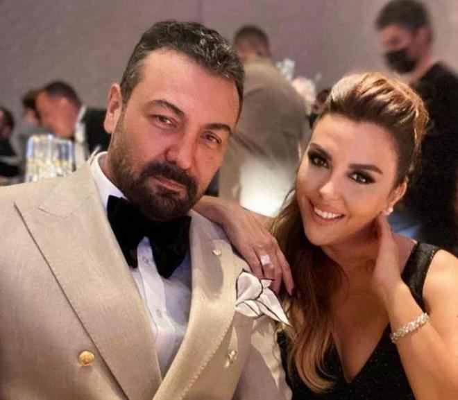 Aabeyi iin sevenlerinden dua isteyen Asl Hnel,  "Canm aabeyim Saruhan Hnel bir sredir kalp ile ilgili sknt yayordu. Bu sabah kalp ameliyatna alnd. Sevenlerimiz dua ederse mutlu oluruz. Yer gk dua iyi olacaksn Allah'n izniyle" aklamasnda bulundu.