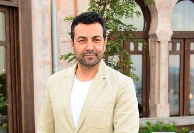 Sanat hayatna ilk olarak mankenlikle balayan Saruhan Hnel, birok dizi ve filmde rol ald.