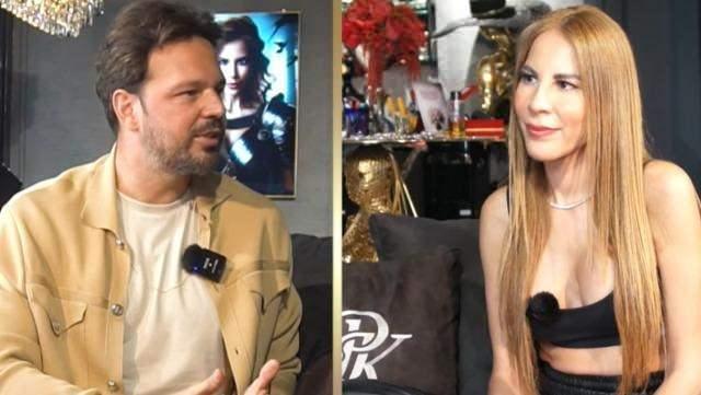 Bir arksn okumak isteyecektim, telefonlarm dahi amad. zcan Deniz olduysa eer bu amcam Hilmi Topalolu ve babam Mustafa Topalolu sayesinde" diyerek ate pskrd.