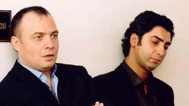 Kurtlar Vadisi dizisinde; Oktay Kaynarca ''Sleyman akr'', Necati amaz ''Polat Alemdar'', zg Namal ''Elif Eyll'', Grkan Uygun ''Memati Ba'' ve Kenan oban ''Abdlhey oban'' karakterini canlandryordu.