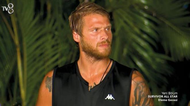 'L KADAR SAKNM'<p>    Yunus Emre zden, "Sevdiim bir hava, sevdiim bir atmosfer ve hi kmsenmeyecek bir rakip var karmda. ok soukkanl, ampiyonlar liginde bile top oynam ama ben de l kadar sakinim bu akam. Bu sakinlik bana umut veriyor." dedi.