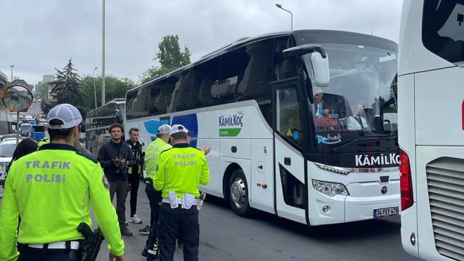 l Emniyet Mdrl Trafik Denetleme ube Mdrl ekipleri, ehirleraras yolcu tamacl yapan aralarn karlaabilecei kazalar nleyebilmek, seyahate kacak vatandalarn can ve mal gvenliini salayabilmek amacyla denetim yapt.