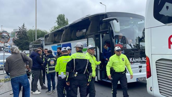 Otogar knda otobsleri durduran ekipler, gerekli belgeleri inceledi, takograf ve emniyet kemeri kontrol yapt.