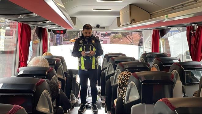 Basn mensuplarna aklama yapan stanbul Trafik Denetleme ube Mdr Vekili Tunay Baark, "4-10 Mays Trafik Haftas" sebebiyle otogarda denetimlere devam ettiklerini syledi.