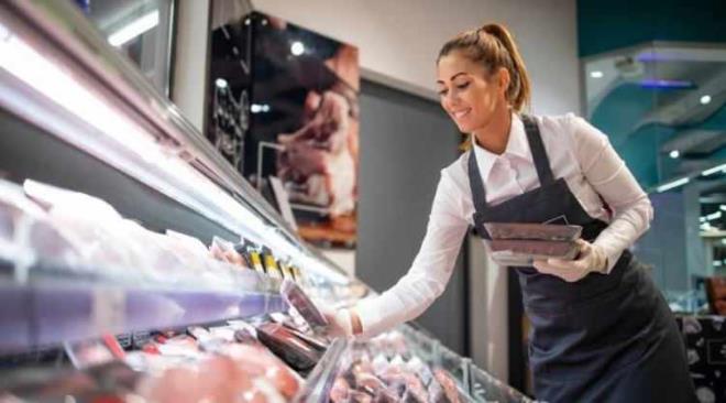 statistiklere gre, nisanda, 63 bin 105'i erkek, 37 bin 496's kadn olmak zere nisanda 100 bin 601 kii ie yerleti. lk 4 ayda ie yerletirilen kii says 435 bini geti. KUR'a bildirilen eleman a says ise 856 bin. Yani ak pozisyonlarn sadece yars dolmu durumda.