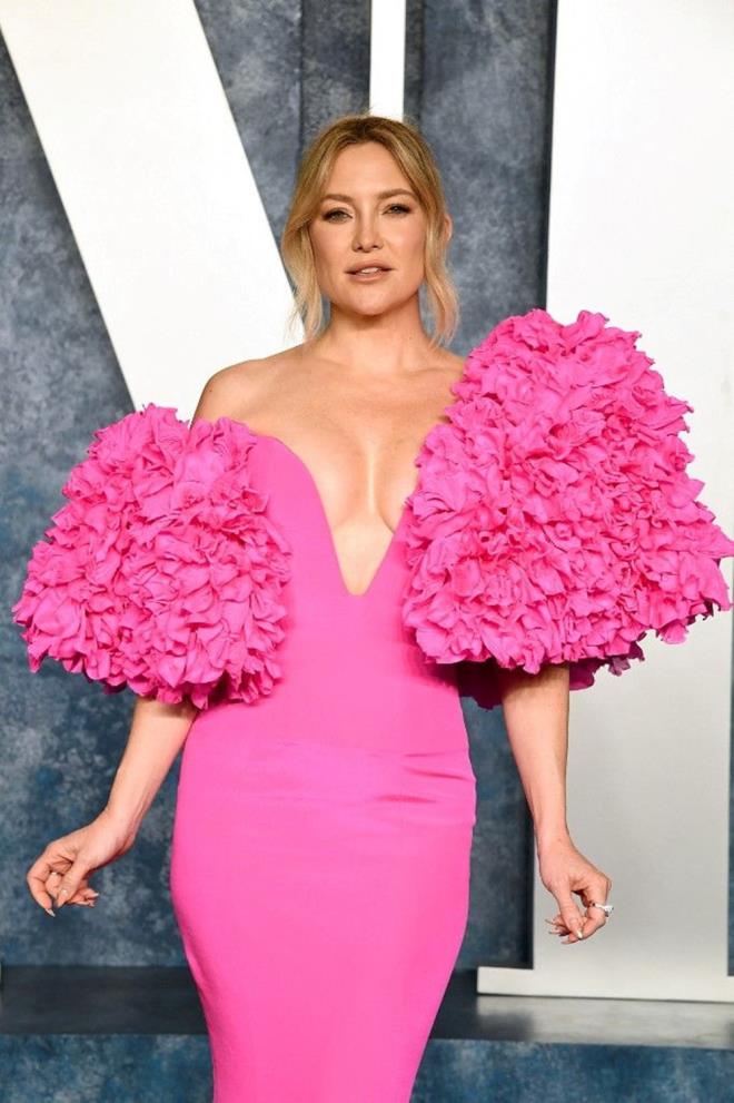 nl Hollywood yldz Kate Hudson, The Howard Stern Show'a katld. Hudson, programda altnc hissi hakknda konutu.