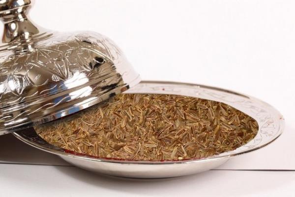 KMYON: Akdeniz kkenli bir baharat olan kimyon Trk mutfanda kftenin ve et yemeklerinin lezzetini arttrmada kullanlyor.