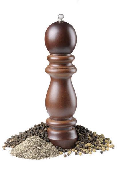 KARABBER: Dnyann en ok kullanlan baharat karabiberdir, desek yanl olmaz. Kuru ve siyah taneleri ekilerek toz haline getiriliyor ve hemen her trl yemee ekleniyor.