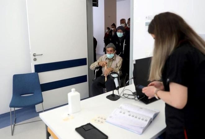 7- Tm randevular iin onay zorunlu mu?  <br>   gn ve daha sonras iin alnan tm randevularda onay zorunluluu olacak, ancak muayene tarihinden nceki iki gn ierisinde alnan randevular, otomatik olarak onaylanm saylacak. rnein 24 Mays tarihi iin 22 veya 23 Mays?ta alnan bir randevu, otomatik olarak onaylanm kabul edilecek.