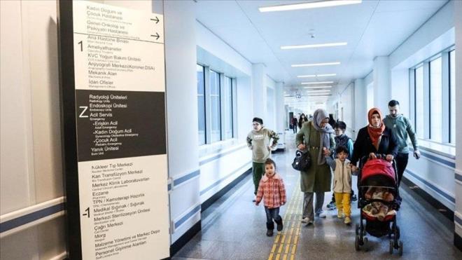 9- Hastann randevuya gitmesini engelleyen bir durum ortaya ktnda nasl bir yol izlenecek?  <br>  Randevu, kii tarafndan ya da otomatik olarak onaylanm olsa da iptal edilebilecek. Saat 20.00'ye kadar onayl randevusunu iptal etmeyen ve randevusuna gitmeyen kiilerin, ayn bran iin 15 gn boyunca yeni randevu almas kstlanacak. Fakat kiiler salk tesislerinden randevusuz hizmet alabilecek.