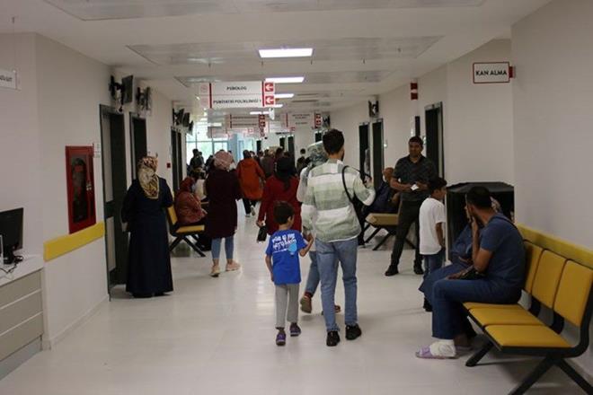 5- Randevuya gidilmezse 15 gn engellenecek  <br>  Randevusunu onaylad halde gitmeyen kiilerin, ayn bran iin 15 gn boyunca yeni randevu almas kstlanacak. Fakat bu kiiler Bakanla bal salk kurulularndan randevusuz hizmet alabilecek.