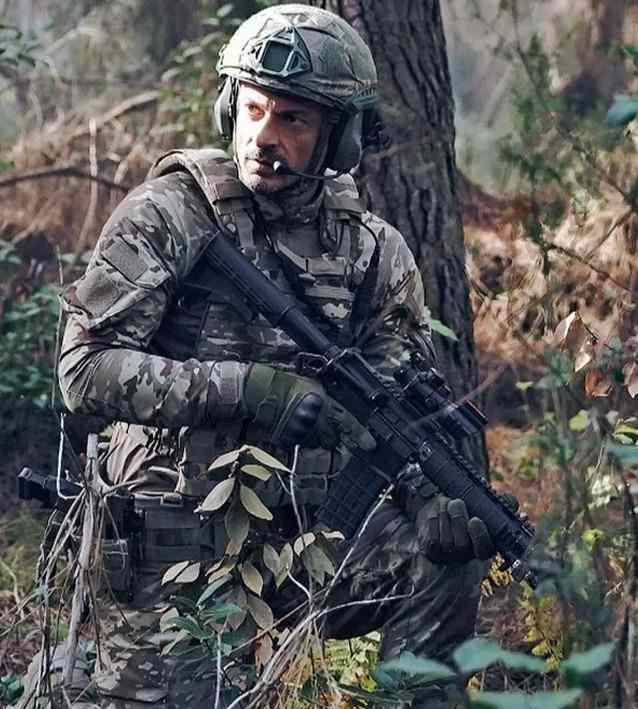 Annem sesimi ok beendii iin, beni her zaman ark syleyen biri olarak hayal etmitir. 30'lu yalarma kadar da beni bu anlamda motive etmitir.