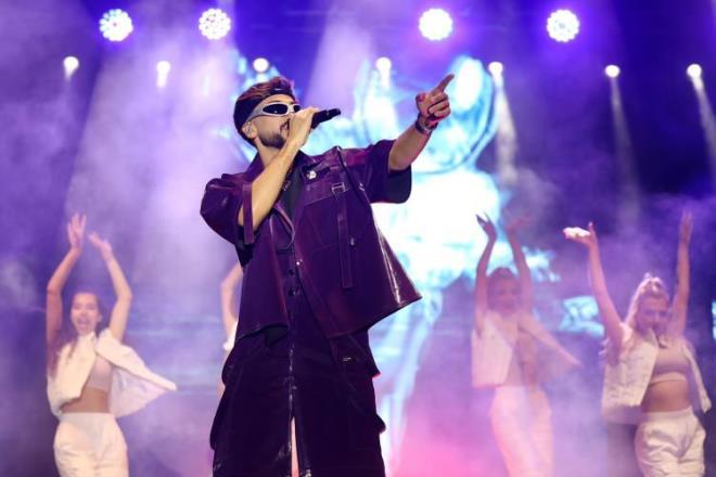 CUMALARA DA GDYORMU    Sefo, "Vcutta ilk nce az aklanr, sonra burun. Geniz yanacak. Hani vcudunda su her yere deecek. ne ucu kadar bile kk bir yere bile deecek. Bence bu hani tamamen temizlik. Gzelce ykandktan sonra gusln olduunu dnyorum. Ramazan programna dnd ama. Ayrca cumalara gitmeye de alyorum. Ama kardklarm oluyor. Biraz kiisel ama sylyorum tabii..." eklinde konutu.