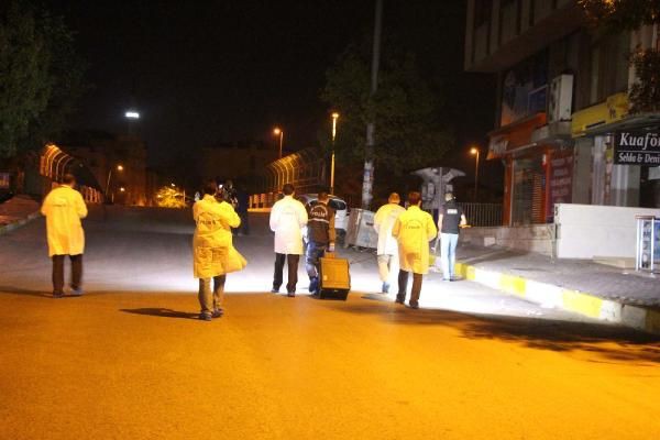 Babakan Recep Tayyip Erdoan'n Sabiha Gken'den Kskl'daki evine gidecei gei gzergah zerinde bulunan Mustafa Kemal Kprs'nde gvenlik nlemi alan polislere ate edildii iddia edildi.