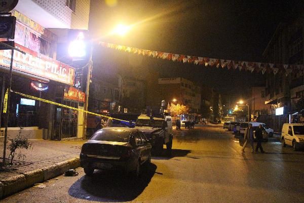 Babakan Recep Tayyip Erdoan'n Sabiha Gken'den Kskl'daki evine gidecei gei gzergah zerinde bulunan Mustafa Kemal Kprs'nde gvenlik nlemi alan polislere ate edildii iddia edildi.