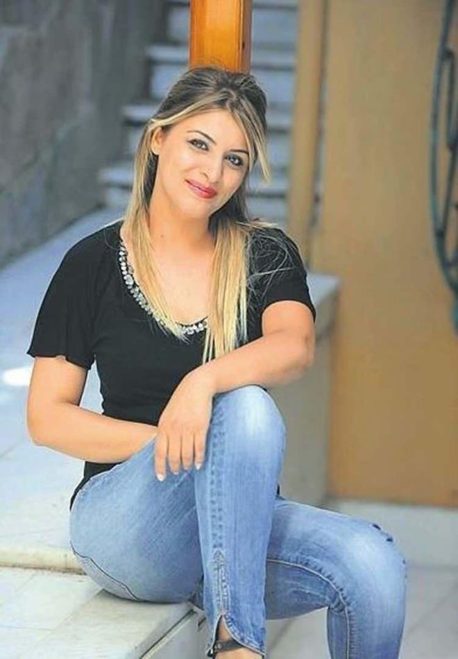 arkc Zara, getiimiz akam Yeilky'de mehur bir mekanda muhteem bir sahne performansna imza att. nl isim dzgn fiziiyle ve gzelliiyle adeta dman atlatt...