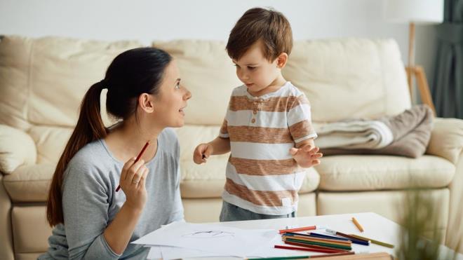 Baarl ocuk yetitirmek iin sadece kurslara, iyi okullara gndermek yetmiyor. Tm bunlardan nce zekasn kullanabilen ocuklar yetitirebilmeleri iin tm ebeveynlerin davranlarn gzden geirmesi gerekir. nk baar adna yaplan birok hamle baarszl getiriyor. ocuun zekasn, baarsn durduran 7 davran bir araya getirdik.
